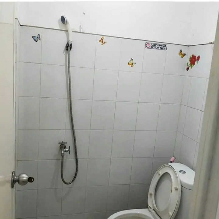 Foto Kamar C (Deluxe Room)  Kost Surabaya